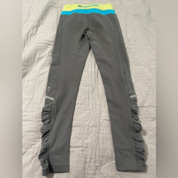 Ivivva Size 6 Leggings Gray Blue Green Rusched Legs - Picture 3 of 6